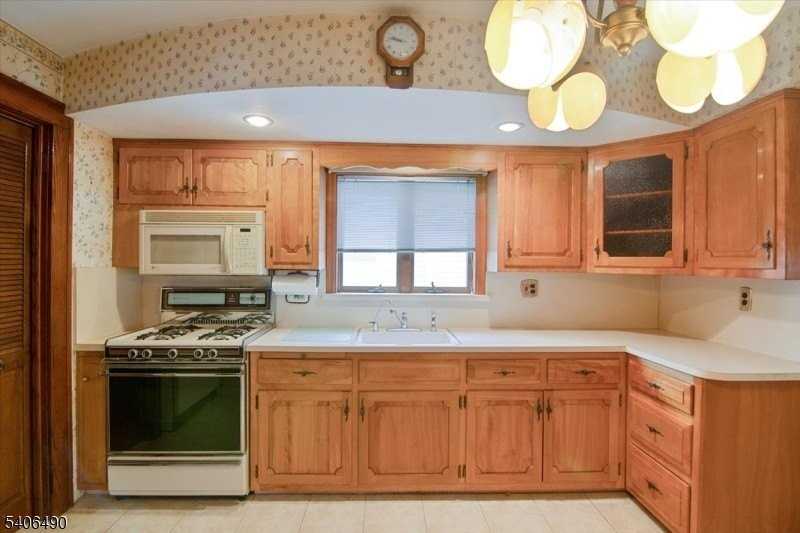 124 Colfax Ave - Photo 7 of 20