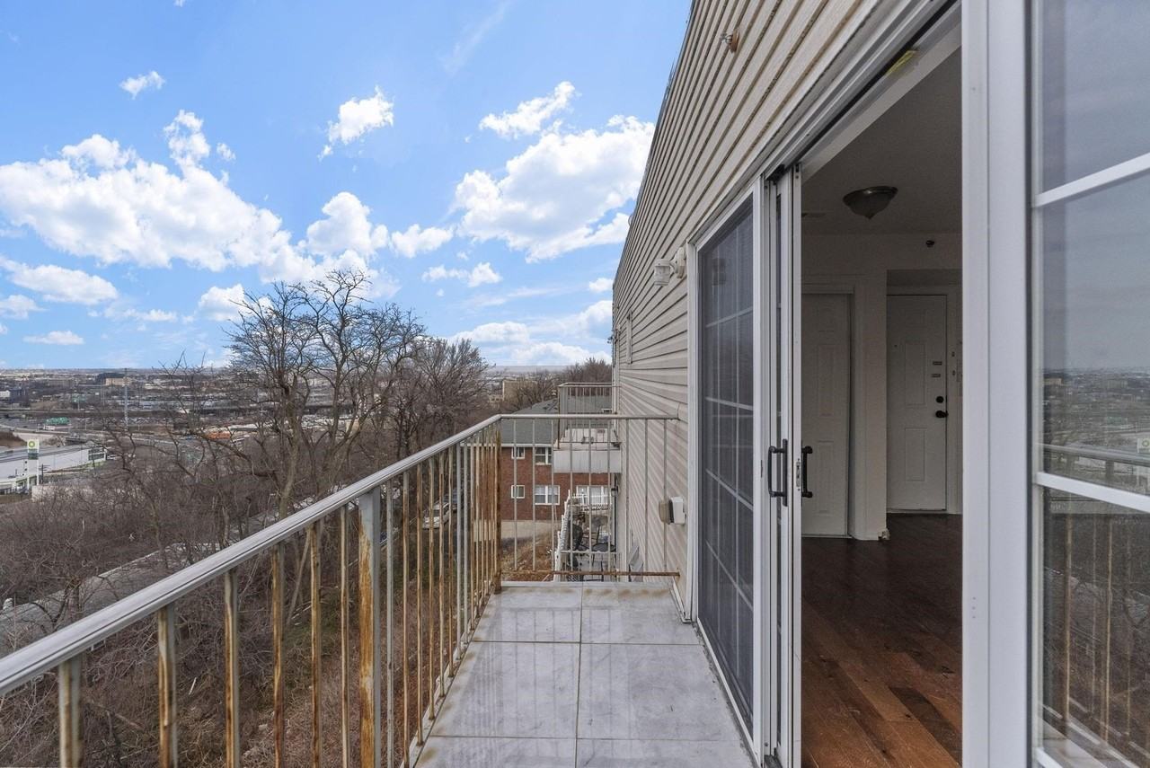 2207 Grand Ave - Photo 3 of 18