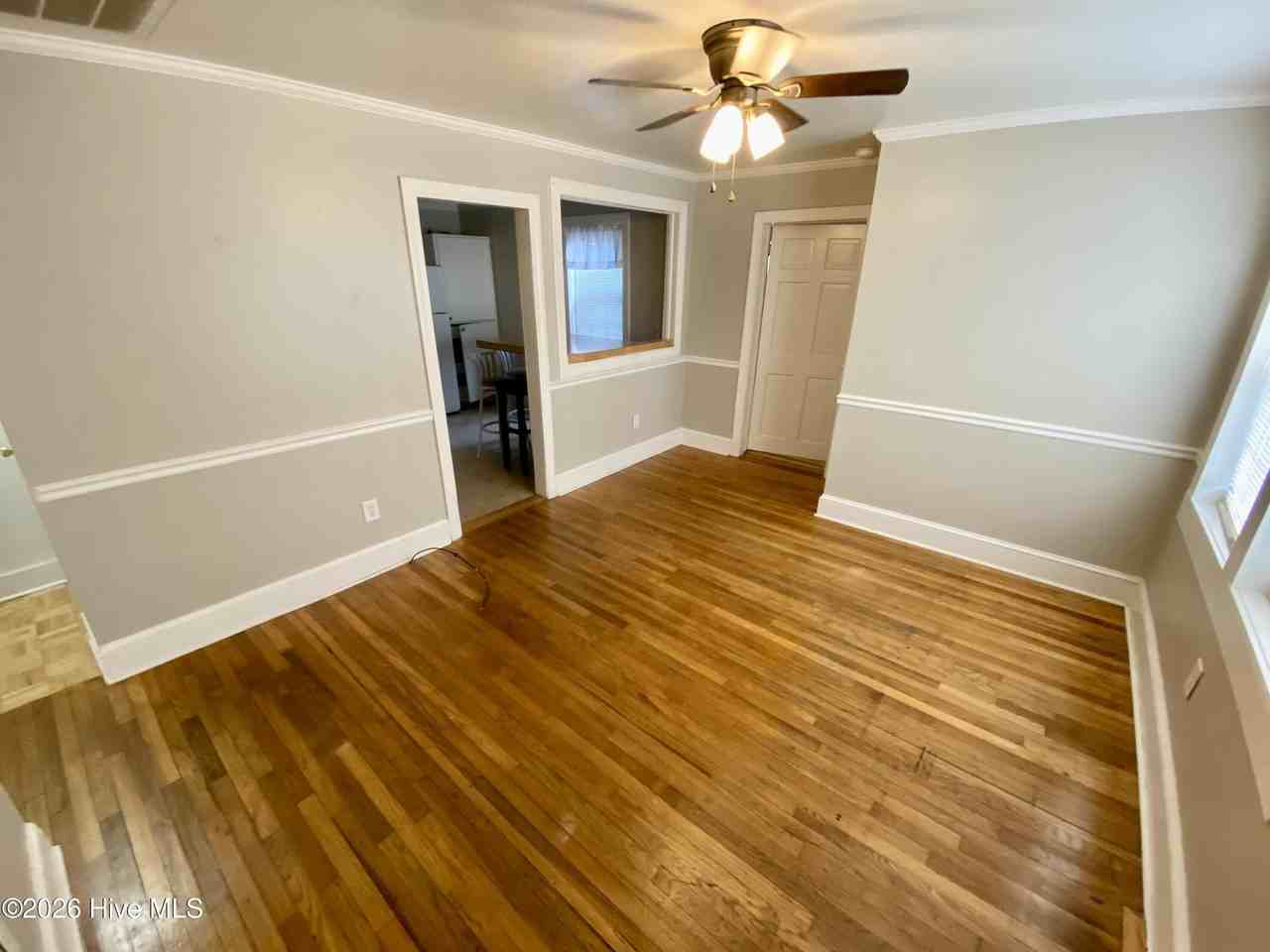 100 S Eastern St - Photo 2 of 9