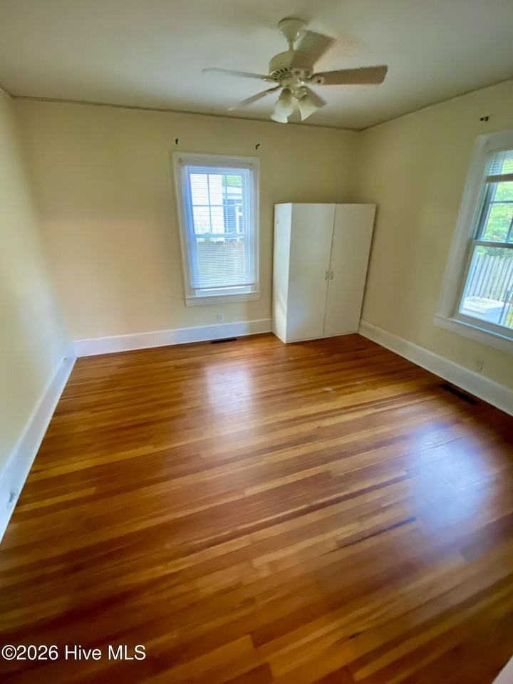 311 S Eastern St - Photo 3 of 7