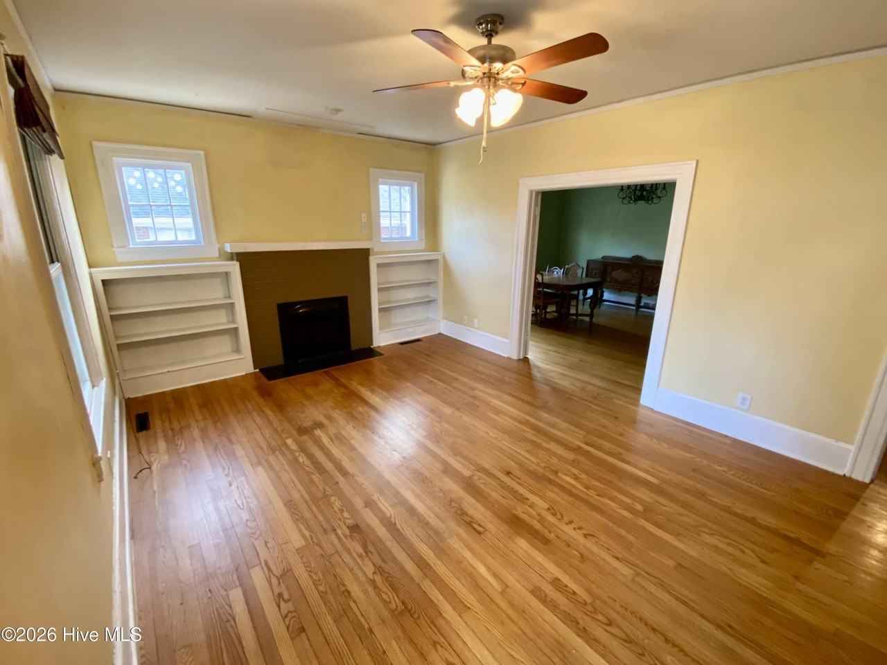 311 S Eastern St - Photo 4 of 7