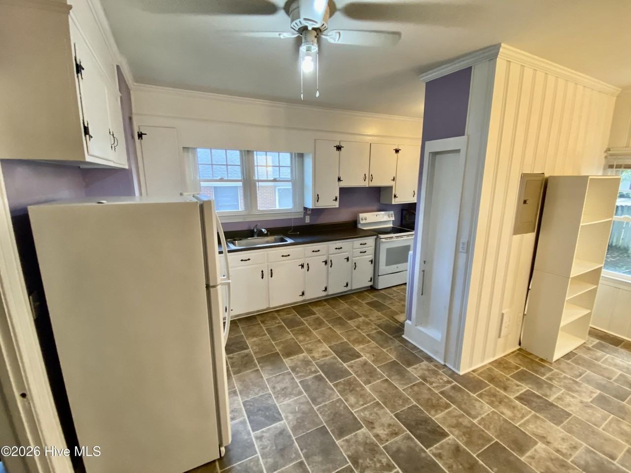 311 S Eastern St - Photo 5 of 7