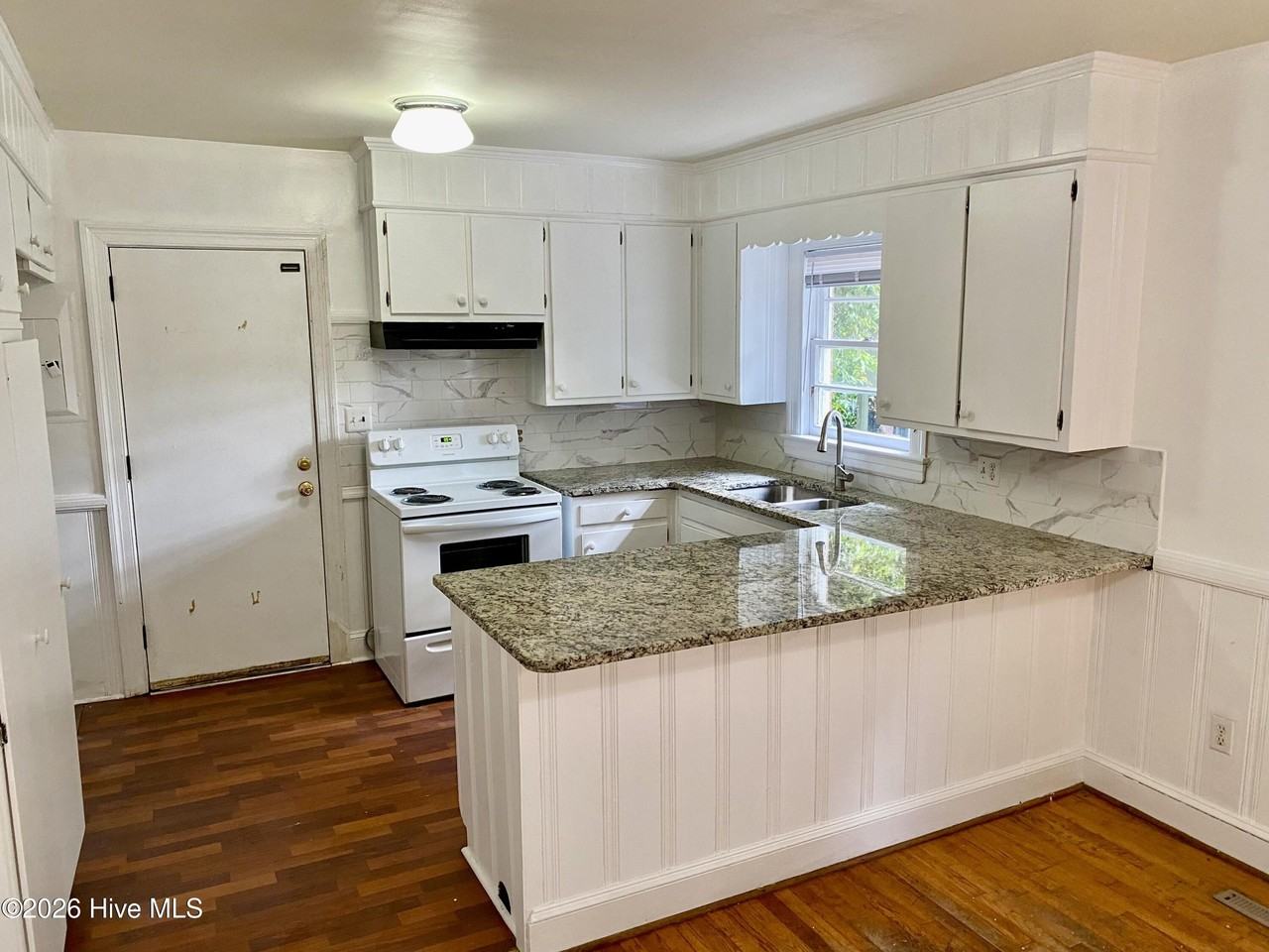 203 S Elm St - Photo 2 of 8