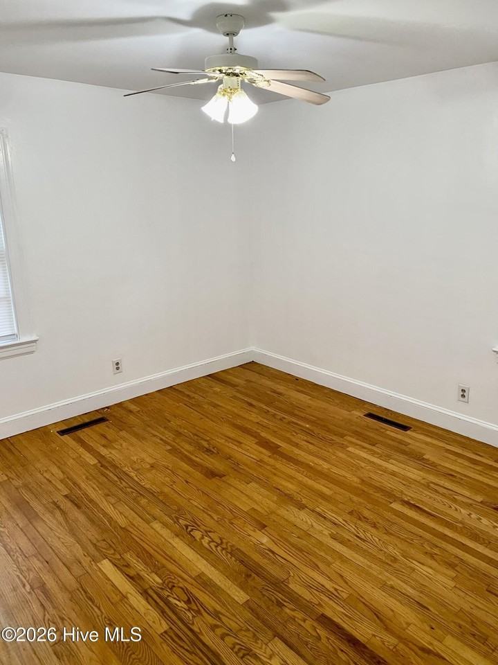 203 S Elm St - Photo 6 of 8