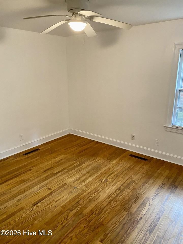 203 S Elm St - Photo 7 of 8