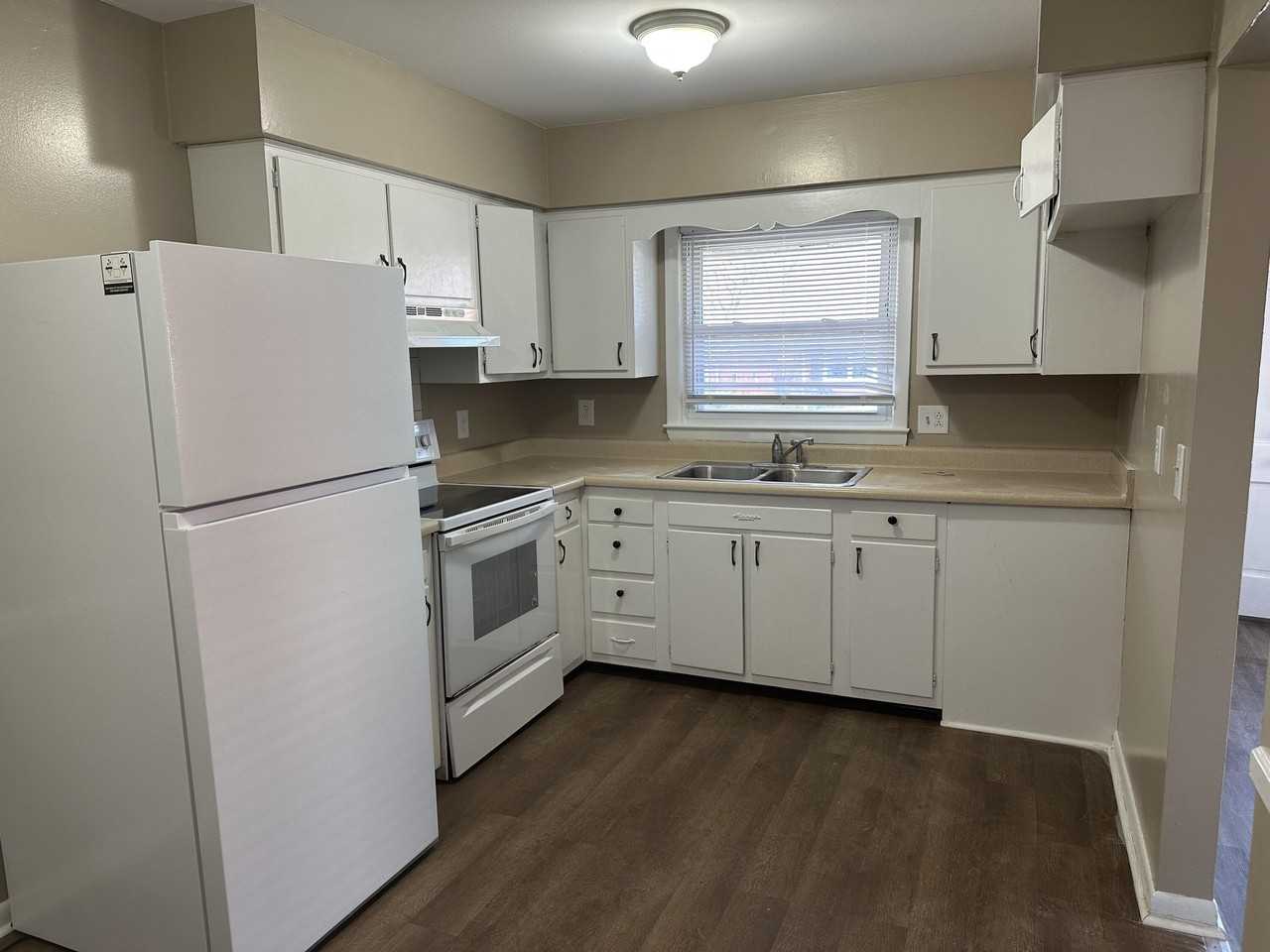 677 Anniston Dr - Photo 2 of 10