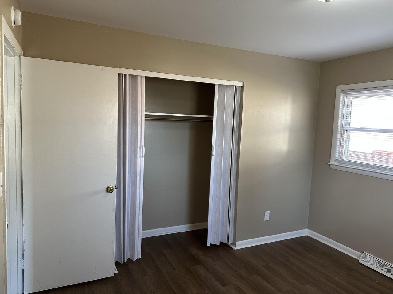 677 Anniston Dr - Photo 4 of 10