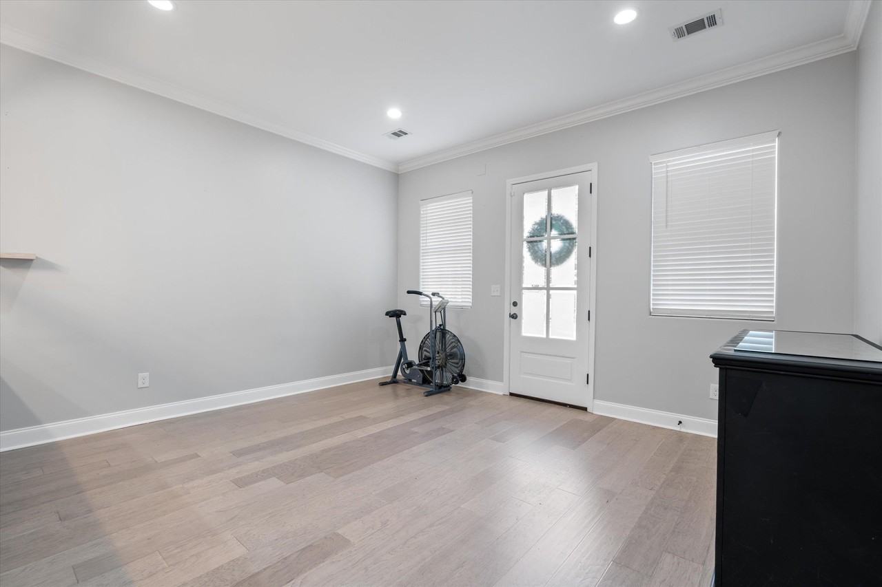 385 Williford St - Photo 3 of 21