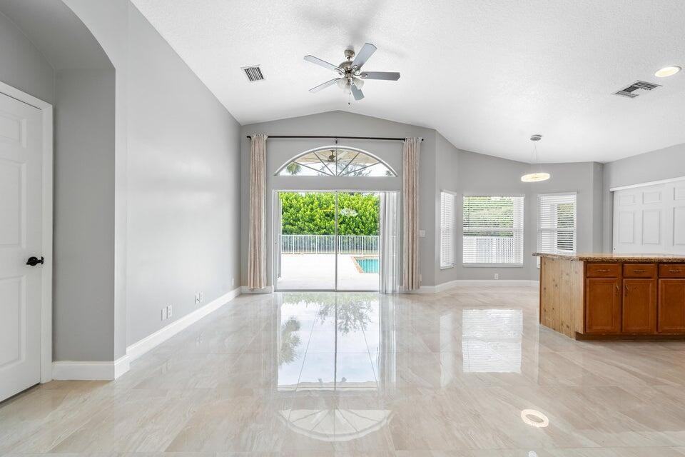 15079 Corby Ct - Photo 3 of 8