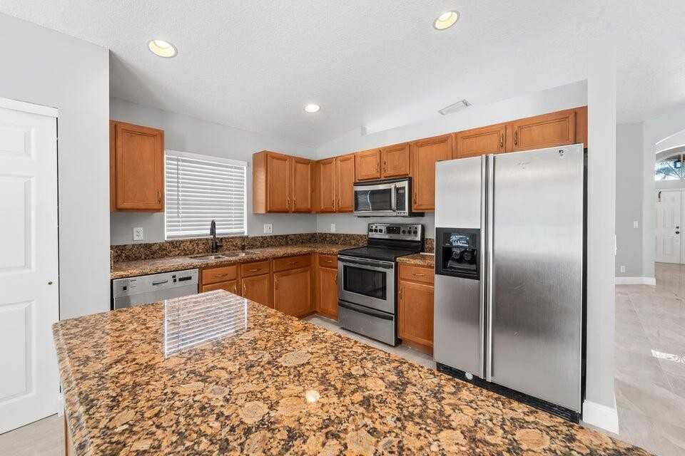 15079 Corby Ct - Photo 4 of 8