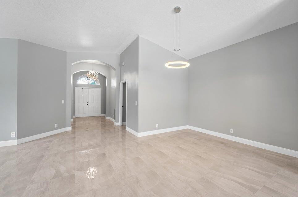 15079 Corby Ct - Photo 5 of 8