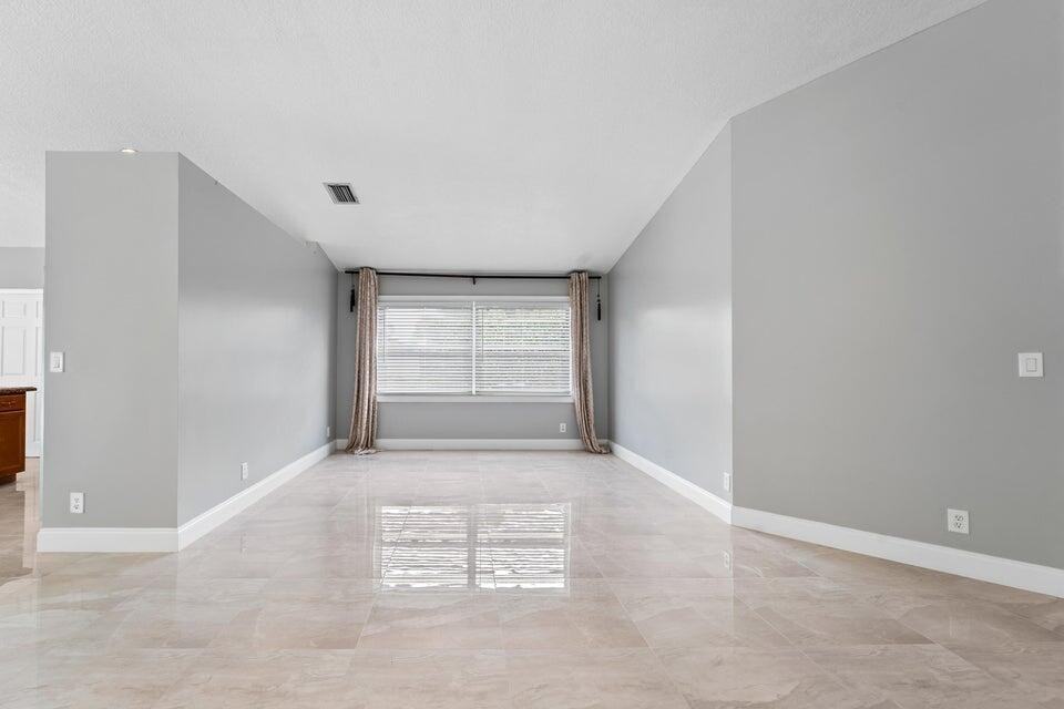 15079 Corby Ct - Photo 6 of 8
