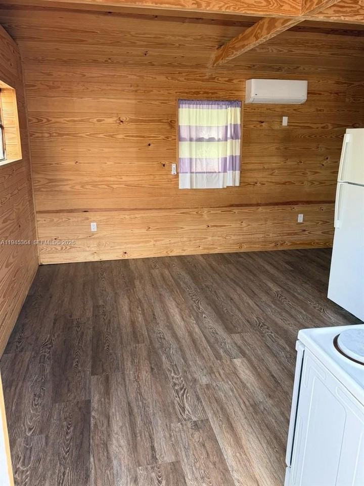 4152 Sw 13th St - Photo 2 of 8