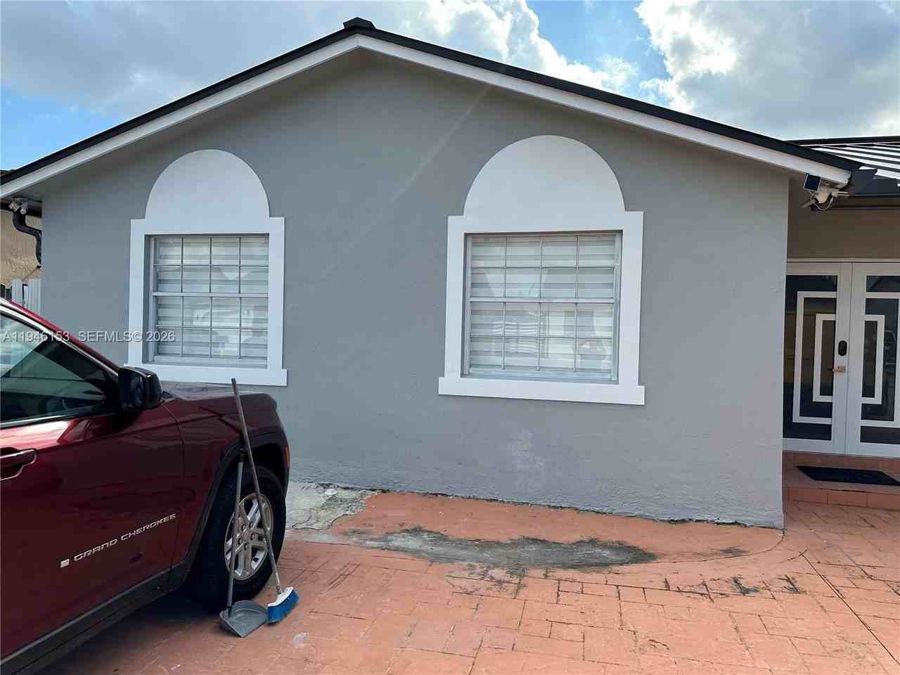 14562 Sw 172nd Ln - Photo 2 of 44