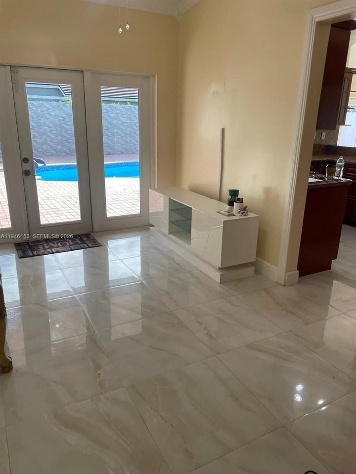 14562 Sw 172nd Ln - Photo 7 of 44