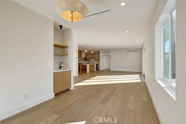 1688 N Sierra Bonita Ave - Photo 3 of 8