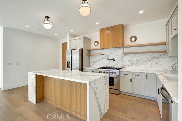 1688 N Sierra Bonita Ave - Photo 7 of 8