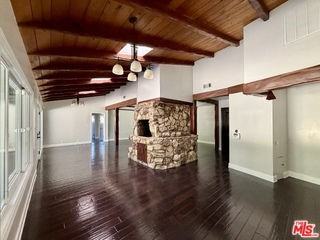 3957 Woodfield Dr - Photo 3 of 7