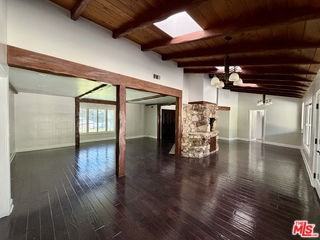 3957 Woodfield Dr - Photo 4 of 7