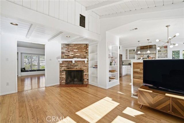 16146 Otsego St - Photo 2 of 8