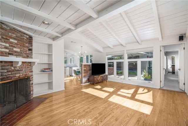 16146 Otsego St - Photo 3 of 8