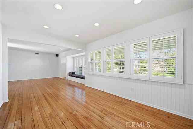 16146 Otsego St - Photo 5 of 8