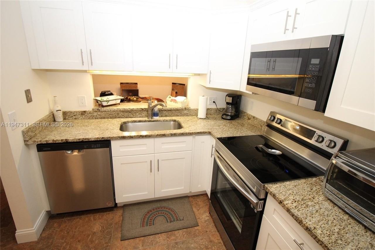 6516 Chasewood Dr #B - Photo 5 of 14