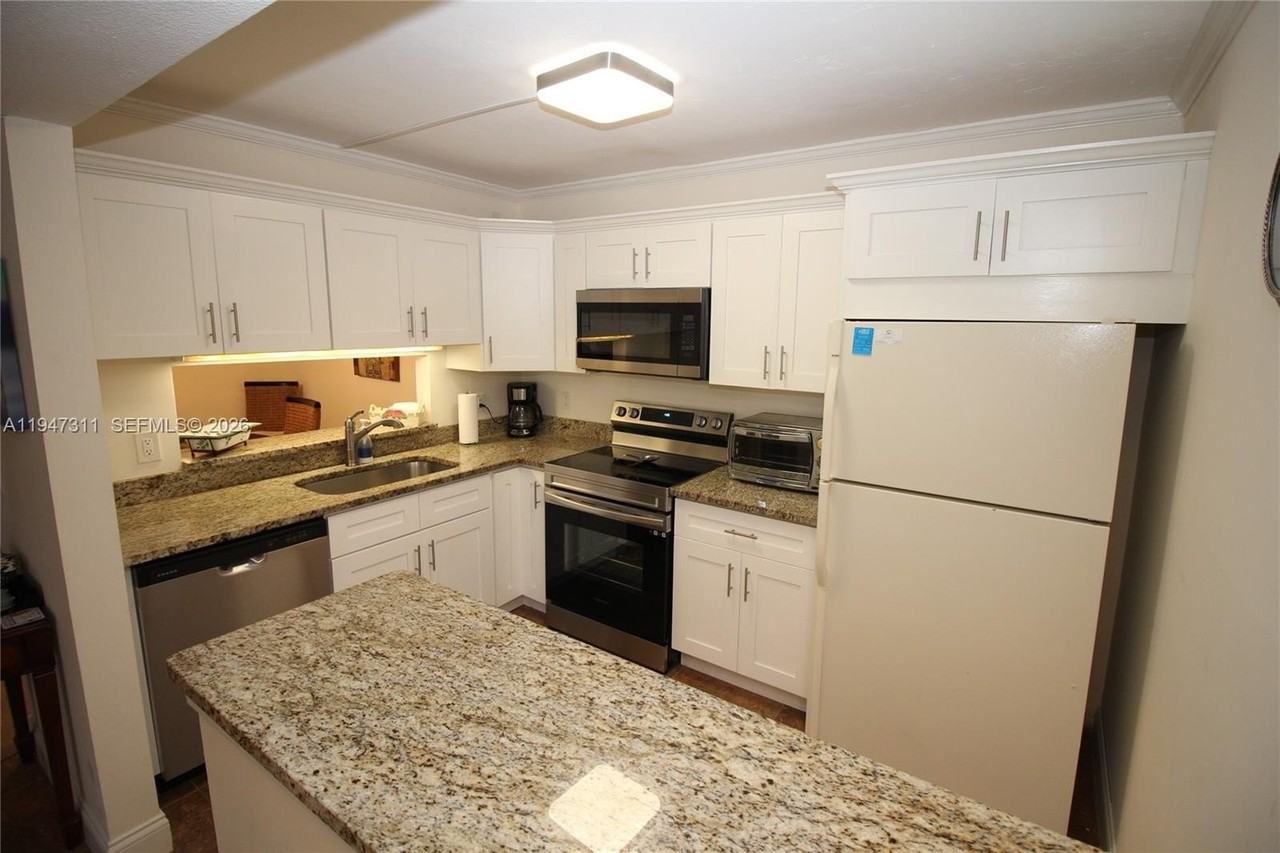 6516 Chasewood Dr #B - Photo 6 of 14