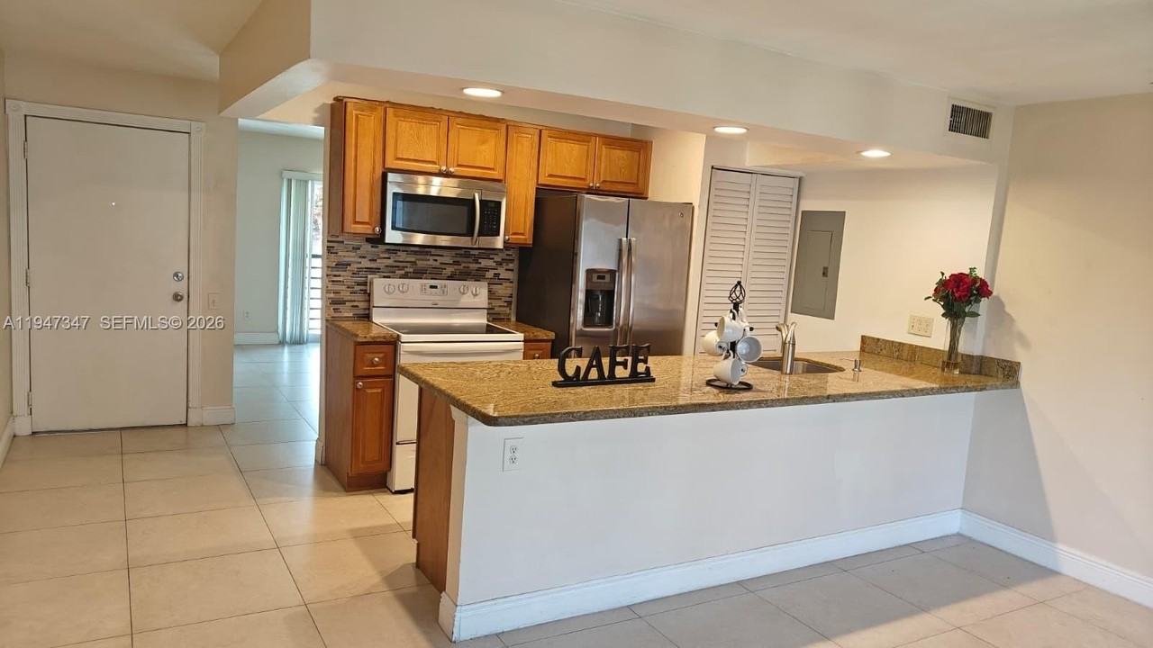 5214 Ne 6th Ave #G3 - Photo 4 of 10