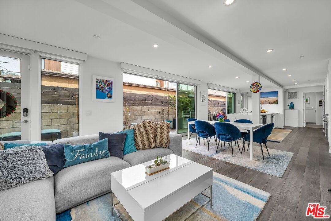 718 Marine St - Photo 7 of 7