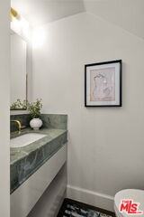 202 San Vicente Blvd #6 - Photo 2 of 7