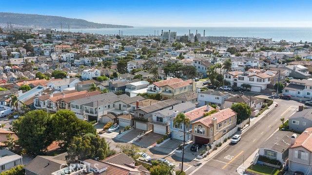 1141 Stanford Ave - Photo 3 of 8