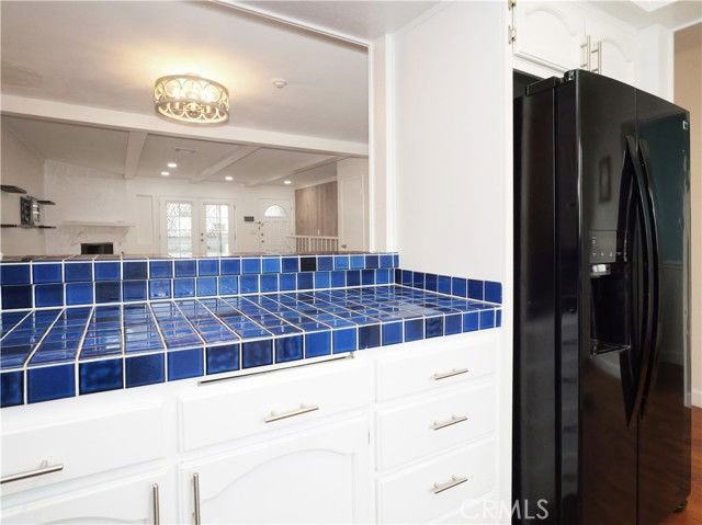 239 N Juanita Ave #E - Photo 7 of 8