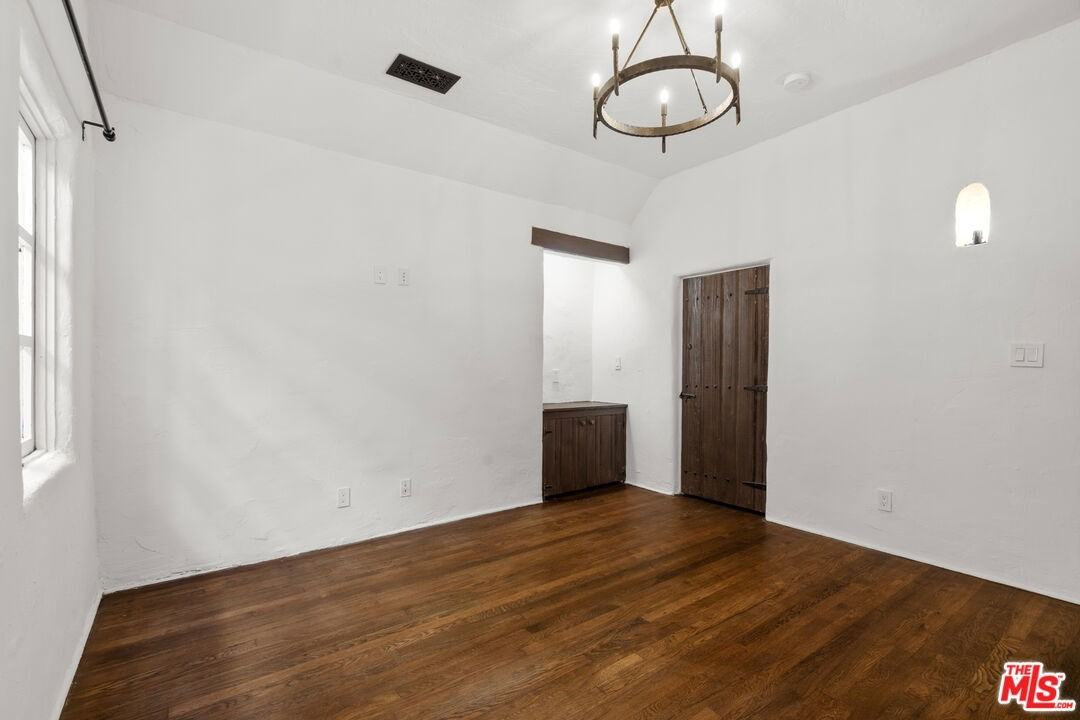 1308 N Harper Ave - Photo 3 of 8