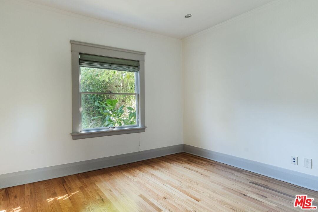 2027 Canyon Dr - Photo 3 of 8