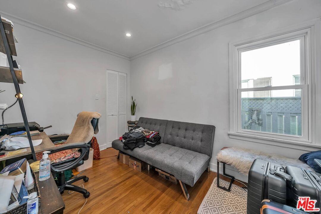 6249 Del Valle Dr - Photo 2 of 8