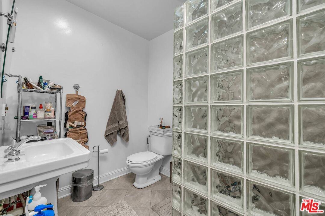 6249 Del Valle Dr - Photo 4 of 8