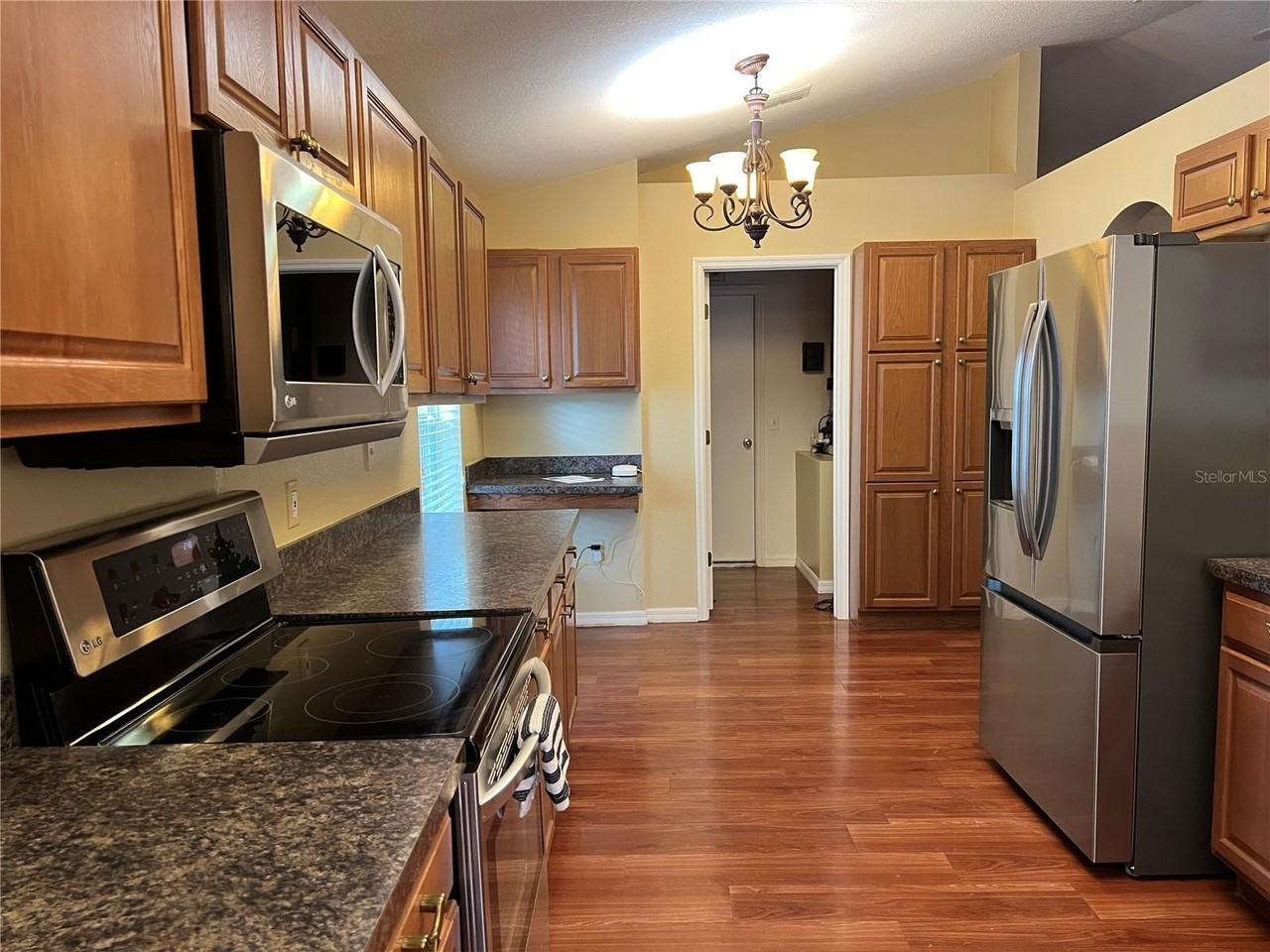 14367 Finsbury Dr - Photo 4 of 35