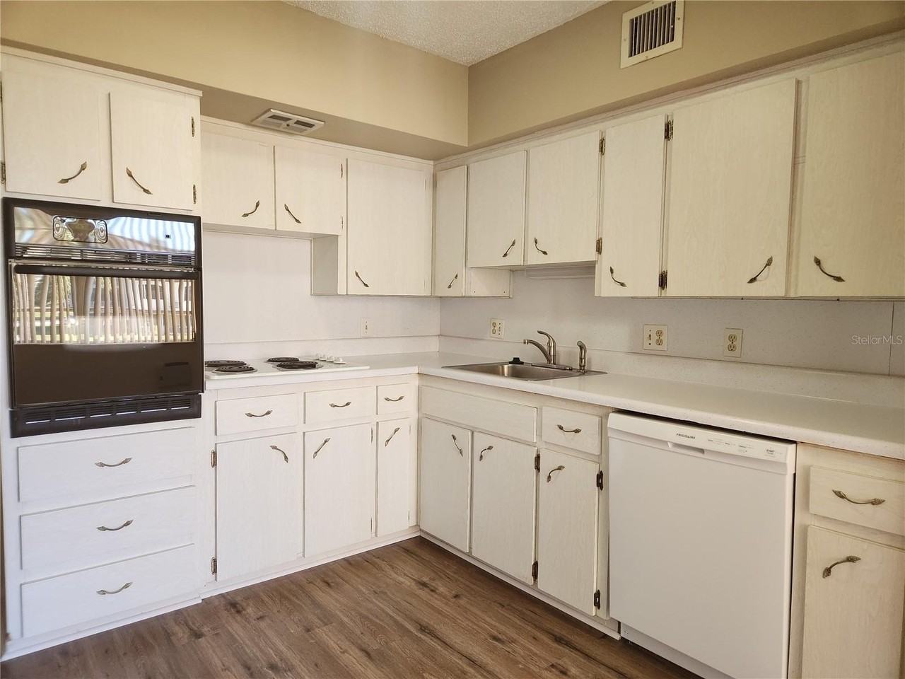 2402 Ecuadorian Way #30 - Photo 4 of 24