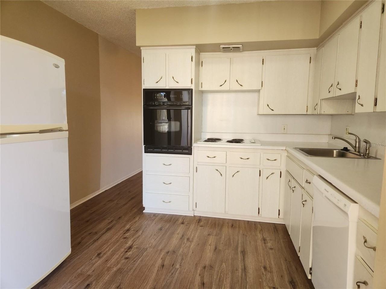 2402 Ecuadorian Way #30 - Photo 5 of 24