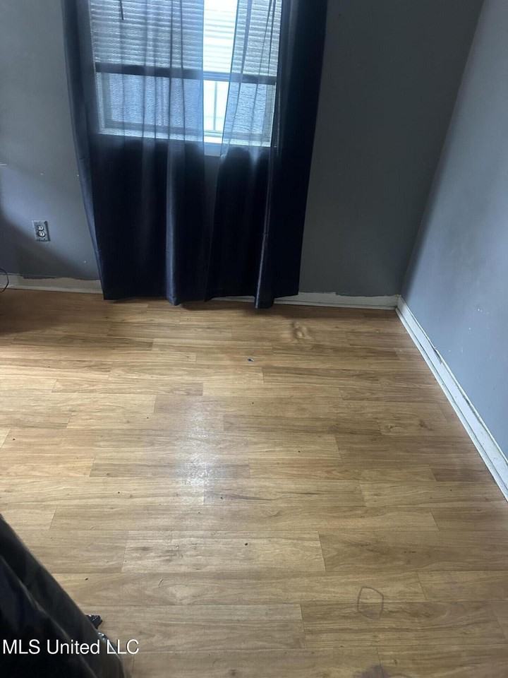 2501 Woodlawn St Lot 2501 - Photo 4 of 8