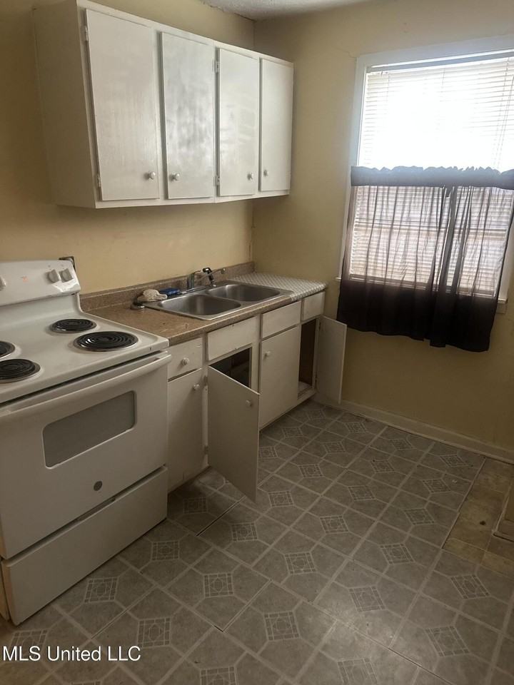 2501 Woodlawn St Lot 2501 - Photo 7 of 8