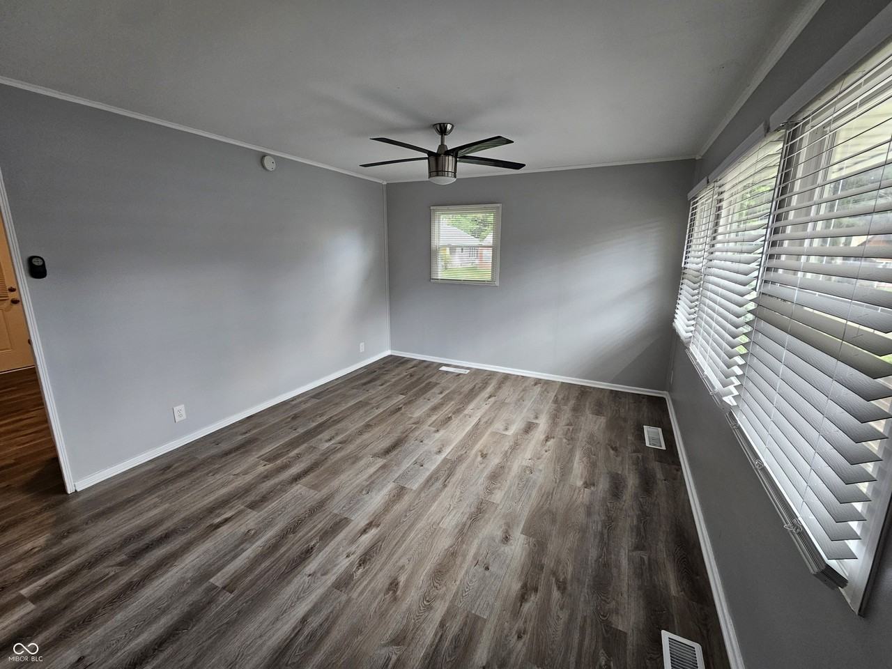 608 Bernard Ave - Photo 4 of 17