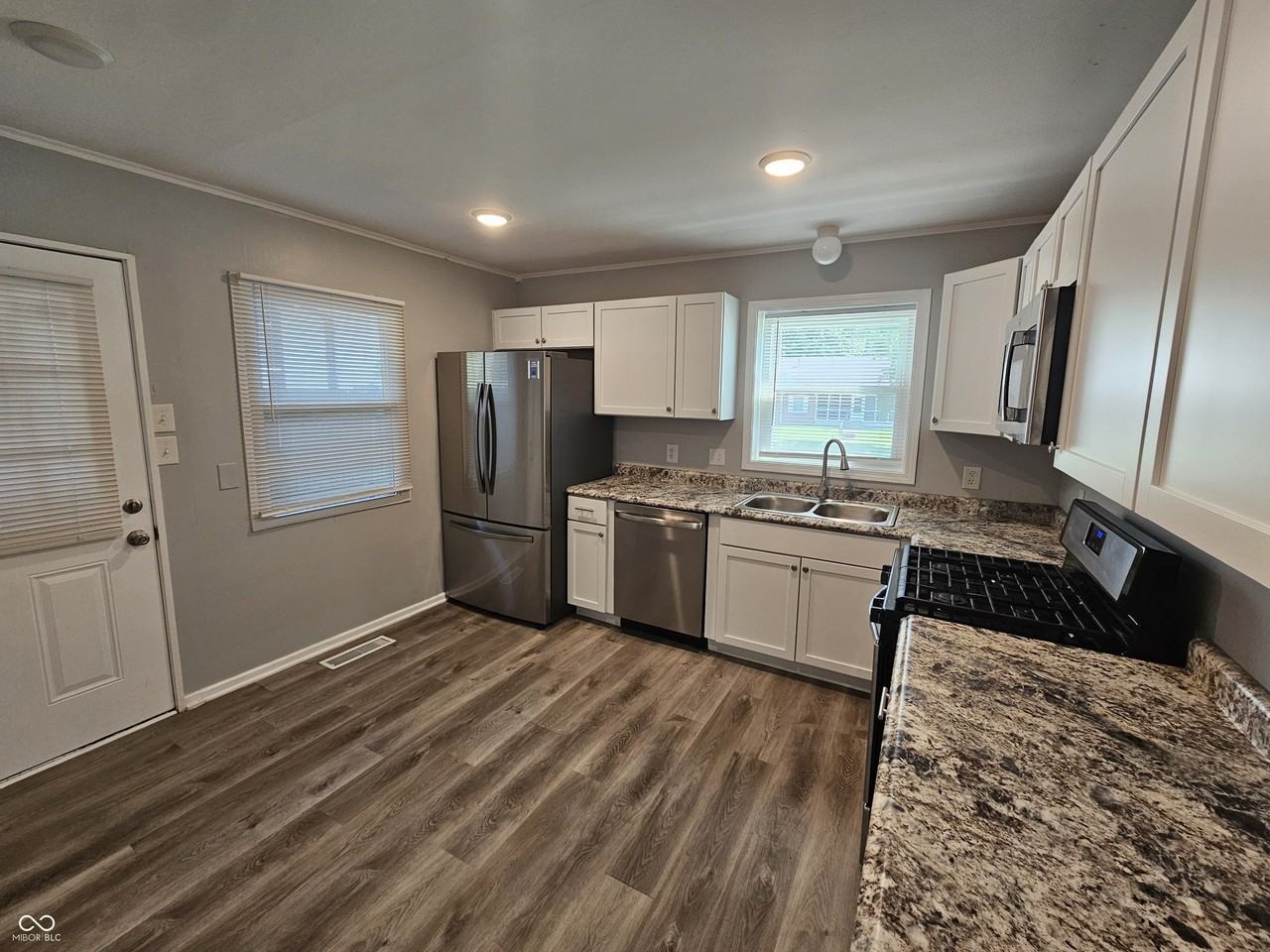 608 Bernard Ave - Photo 5 of 17