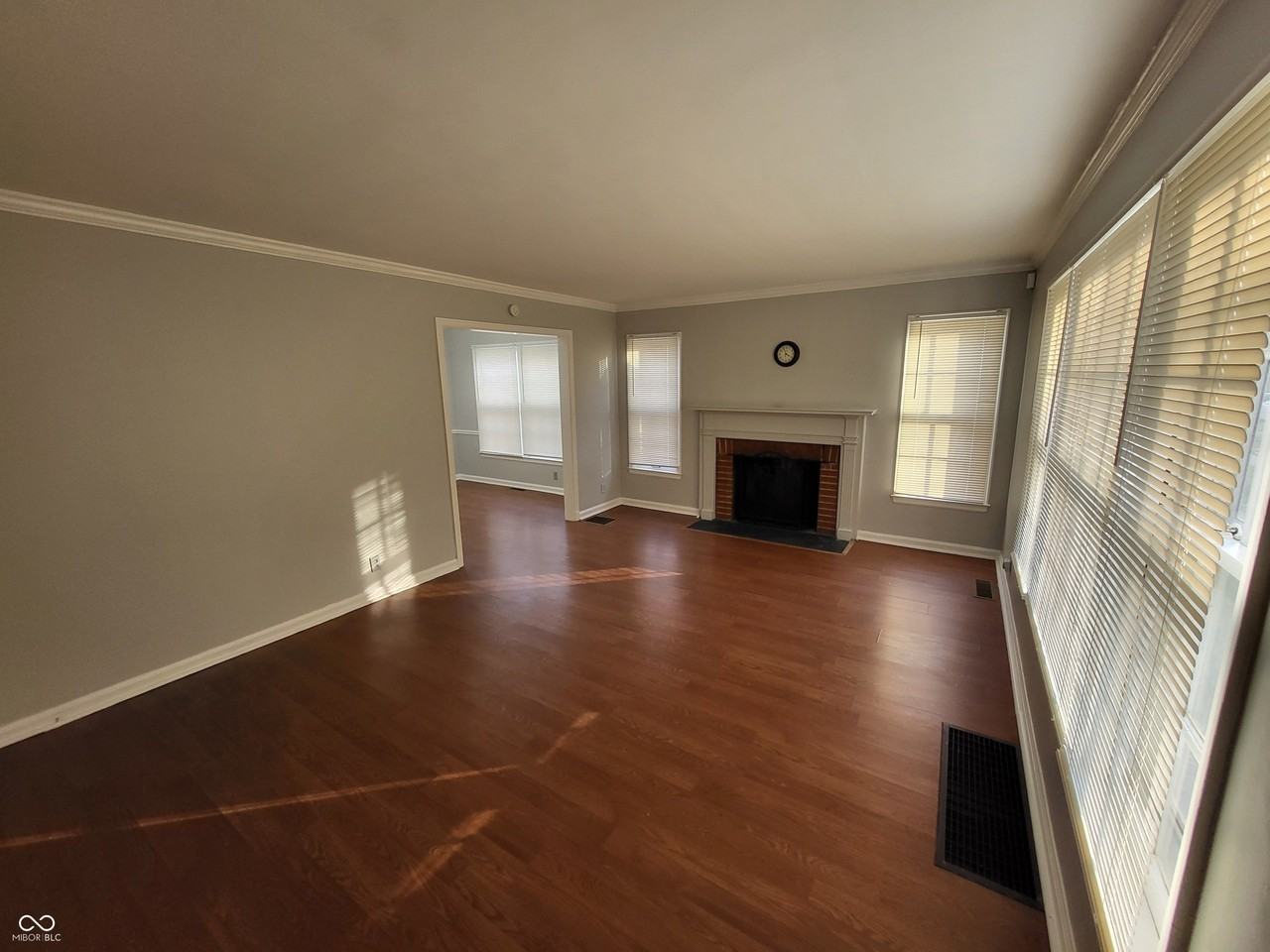 6191 Crittenden Ave - Photo 3 of 19