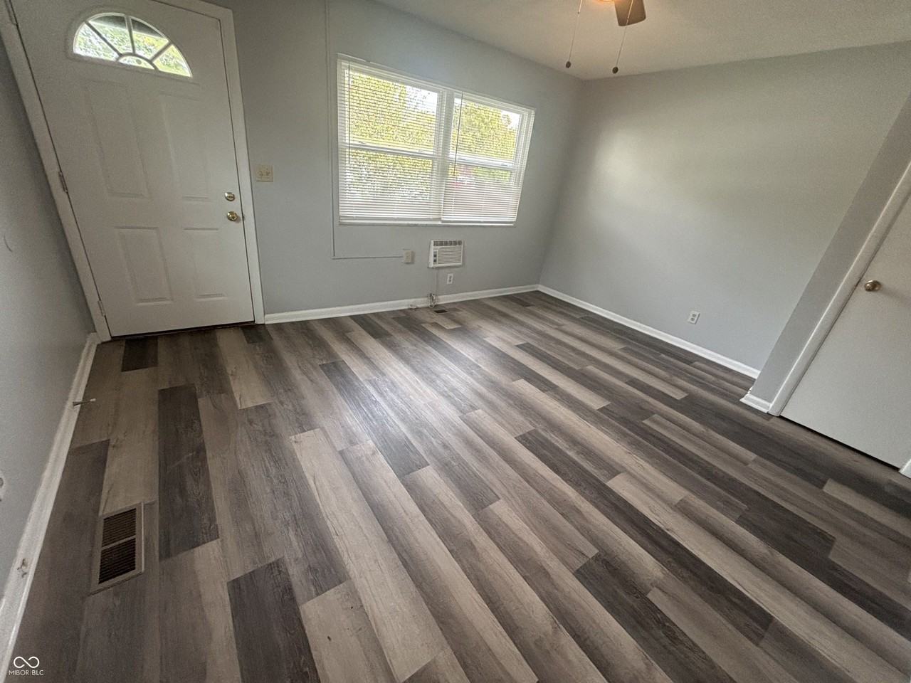 6203 E 11th St - Photo 4 of 18