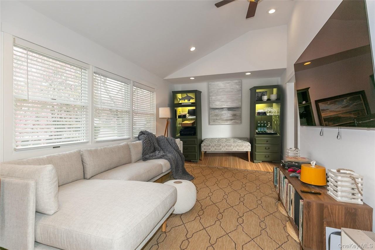 7 Suffolk Rd - Photo 3 of 23