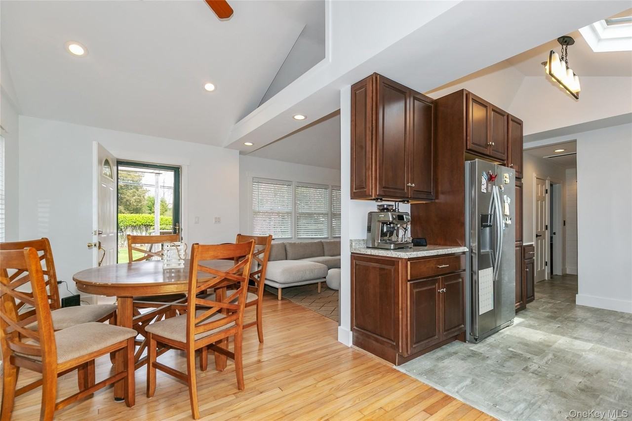 7 Suffolk Rd - Photo 6 of 23