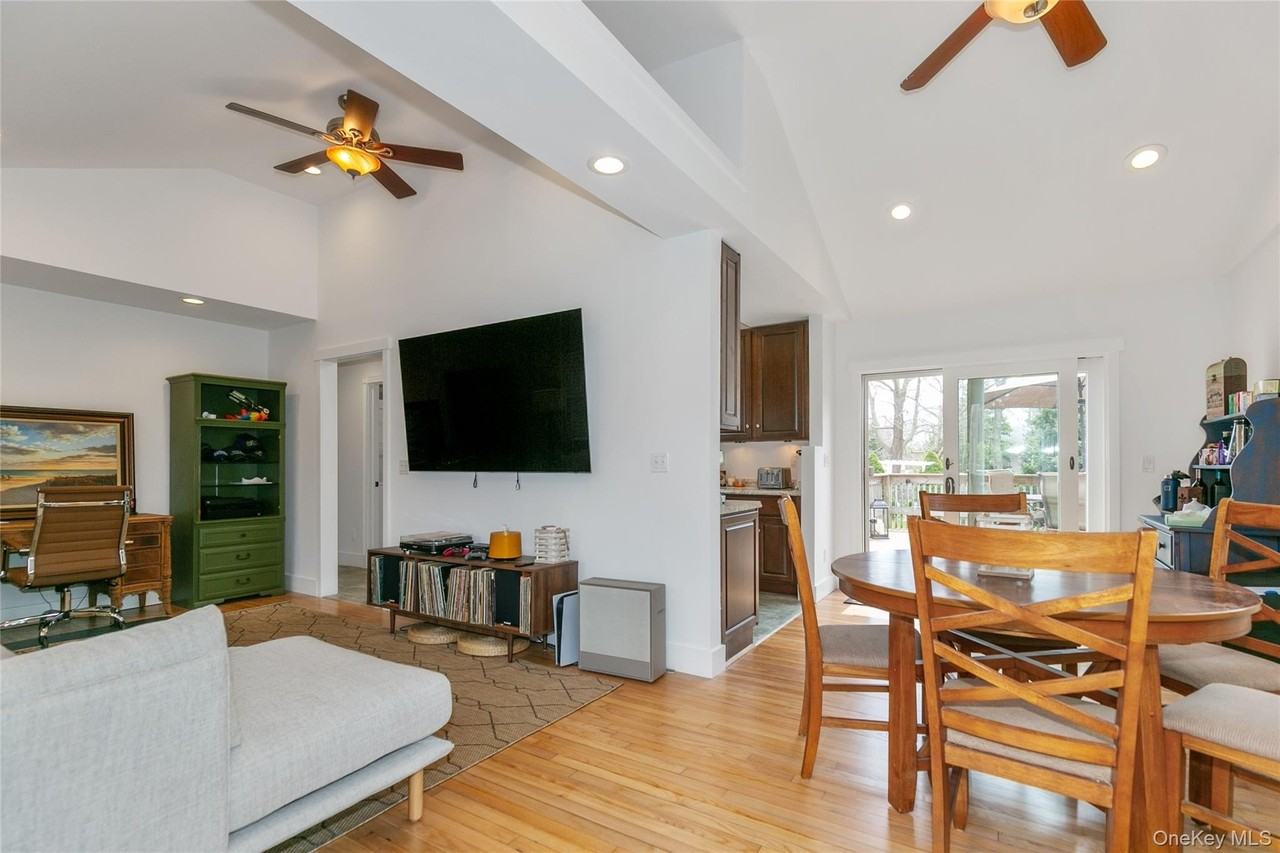 7 Suffolk Rd - Photo 7 of 23