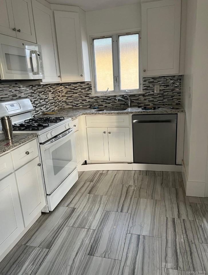 411 W Park Ave - Photo 3 of 16